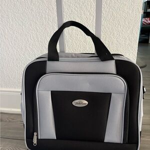 NWT Bella Russo Computer Traveling Carry On Rolling Bag